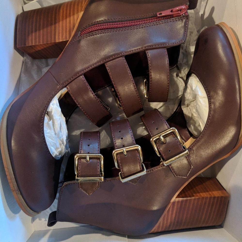 Steve Madden HEADSTRG